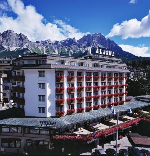 Hotel Alaska Cortina Cortina dʼAmpezzo Dış mekan fotoğraf