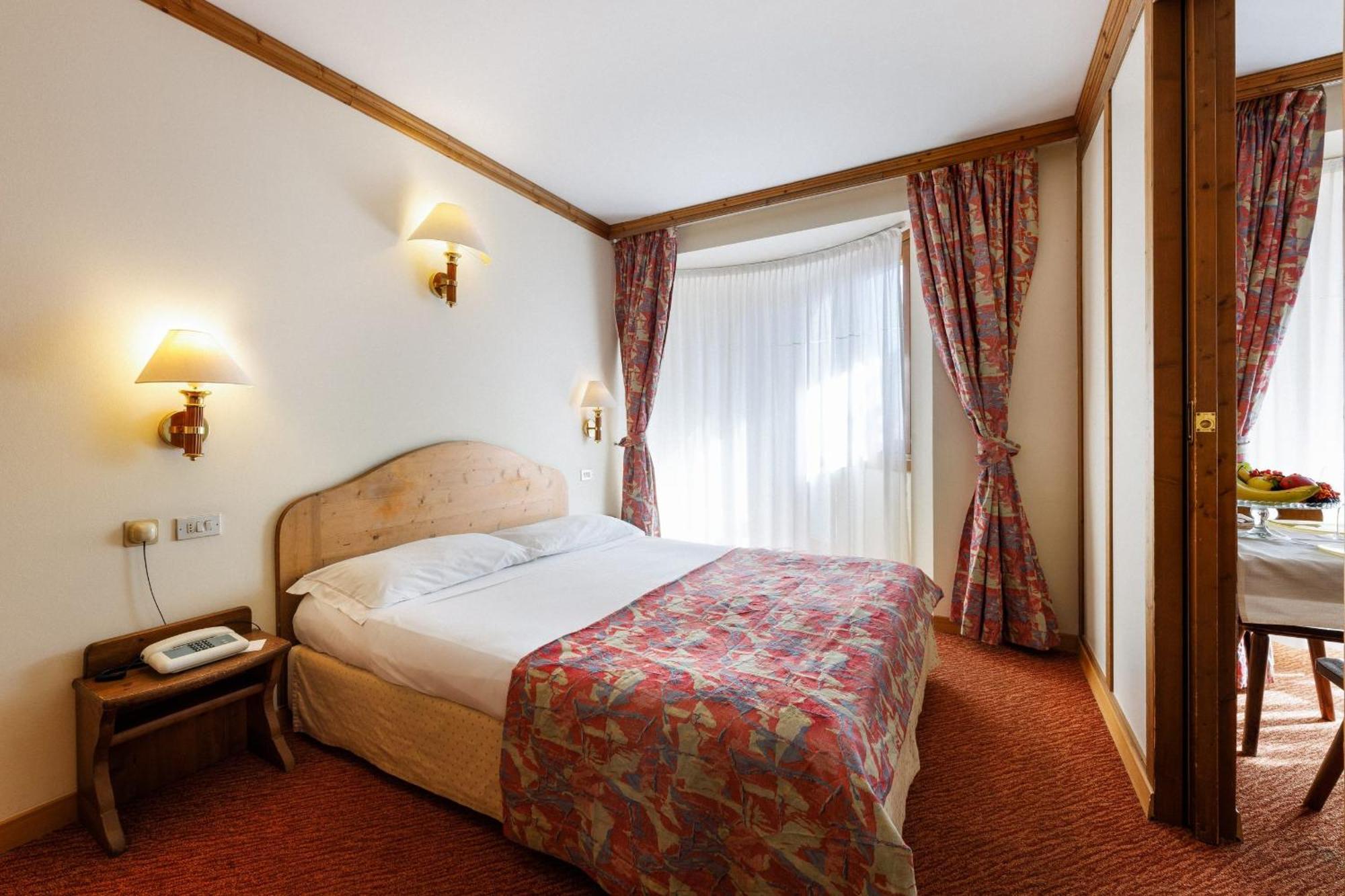 Hotel Alaska Cortina Cortina dʼAmpezzo Dış mekan fotoğraf