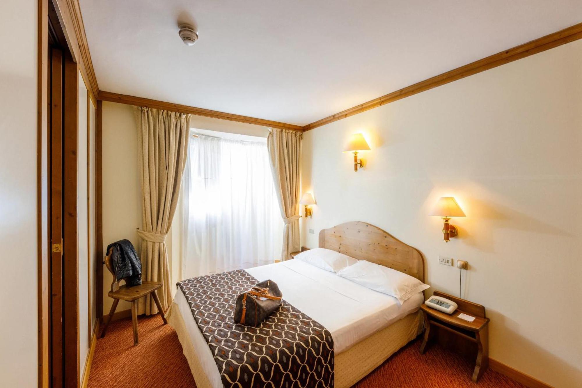 Hotel Alaska Cortina Cortina dʼAmpezzo Dış mekan fotoğraf