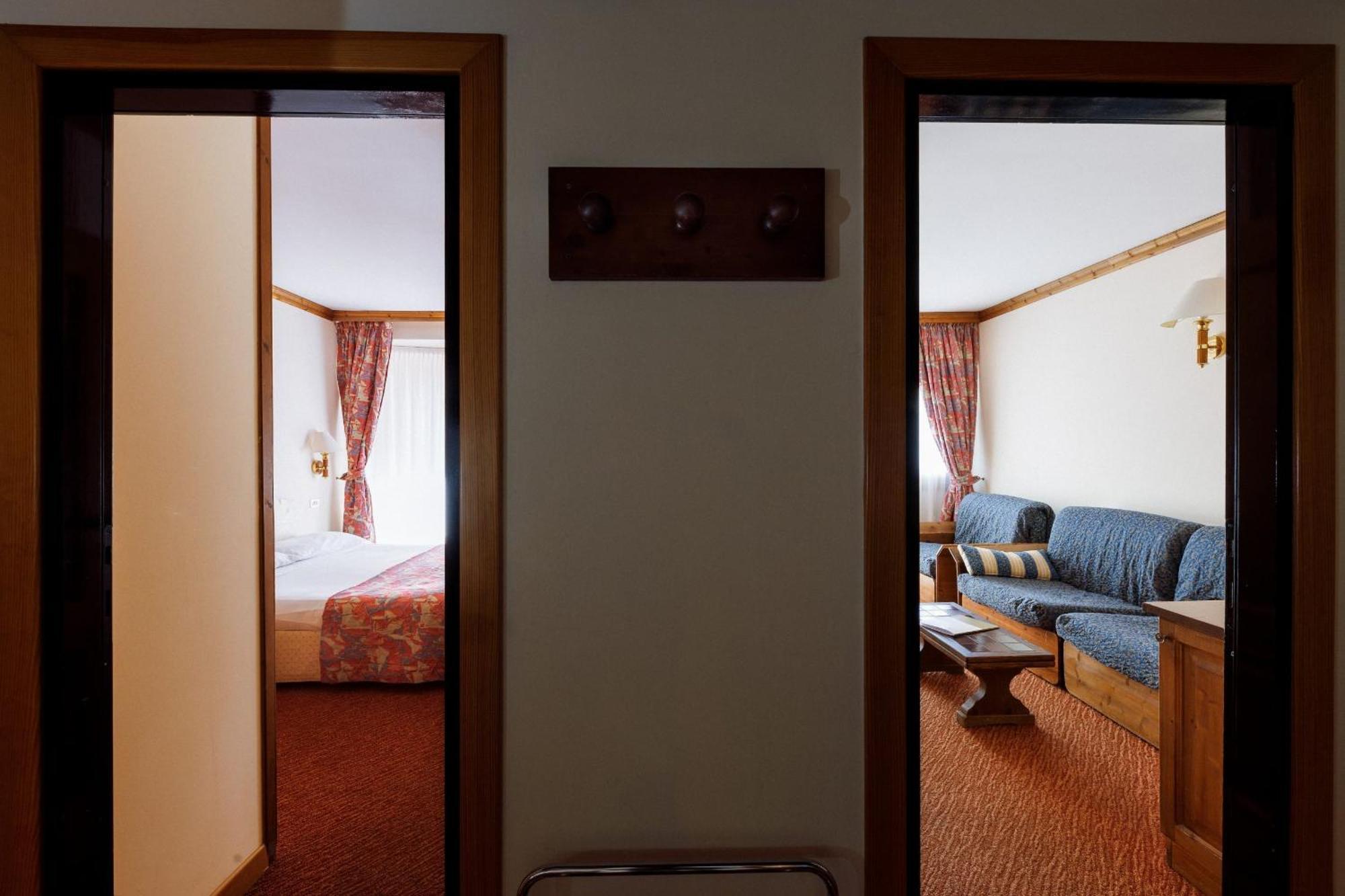 Hotel Alaska Cortina Cortina dʼAmpezzo Dış mekan fotoğraf
