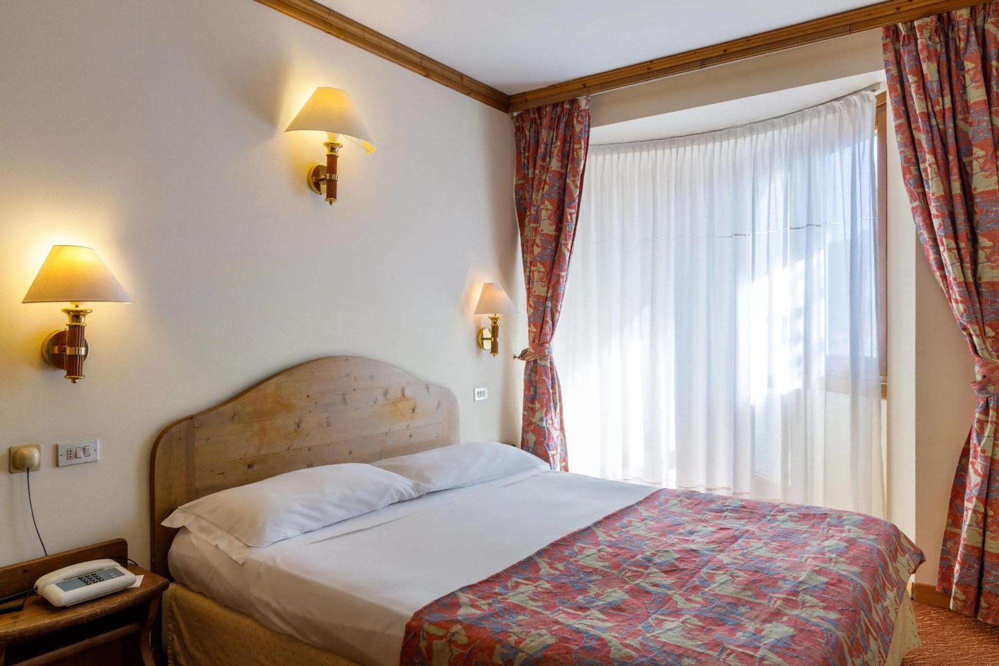Hotel Alaska Cortina Cortina dʼAmpezzo Dış mekan fotoğraf