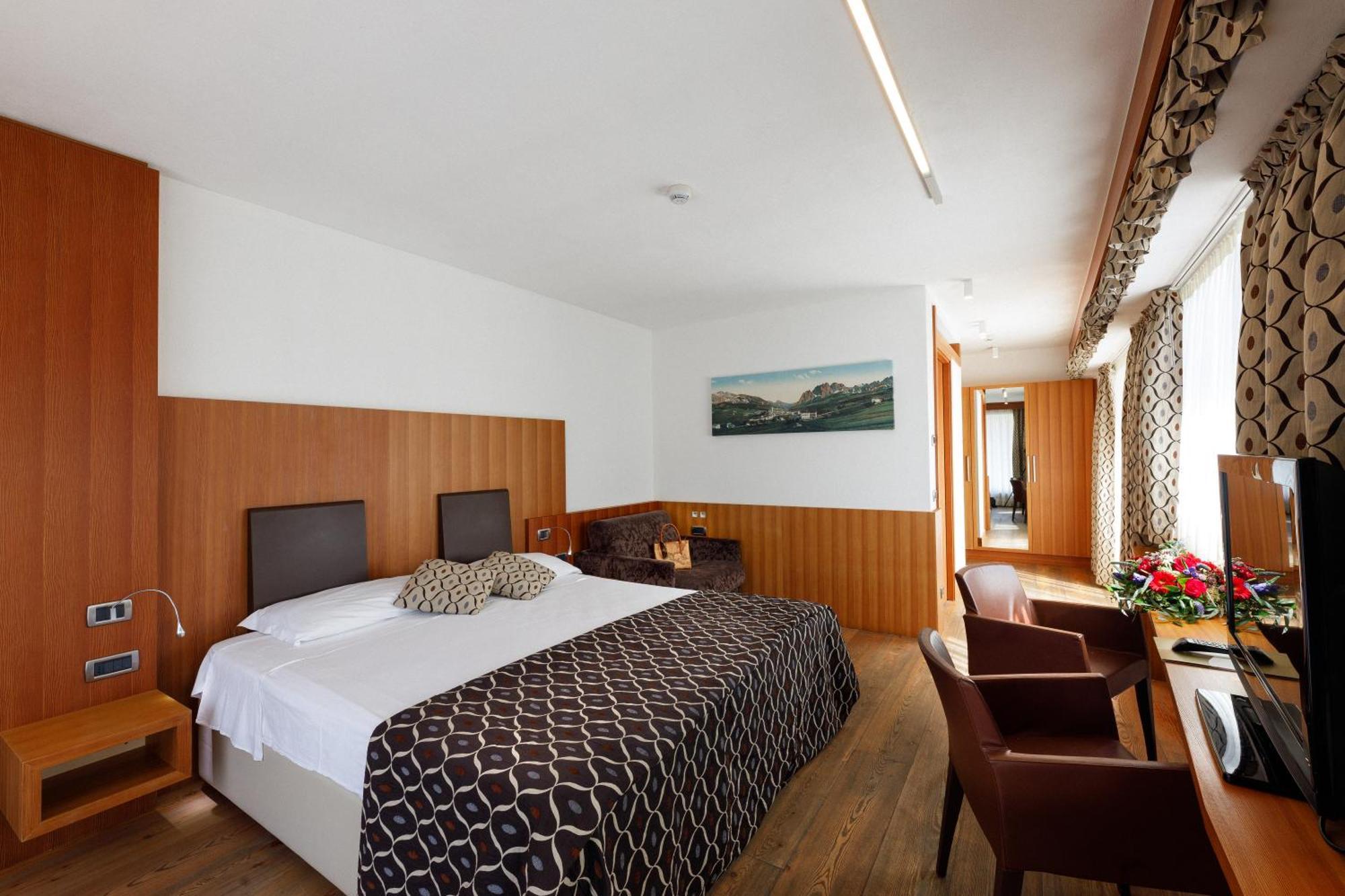 Hotel Alaska Cortina Cortina dʼAmpezzo Dış mekan fotoğraf