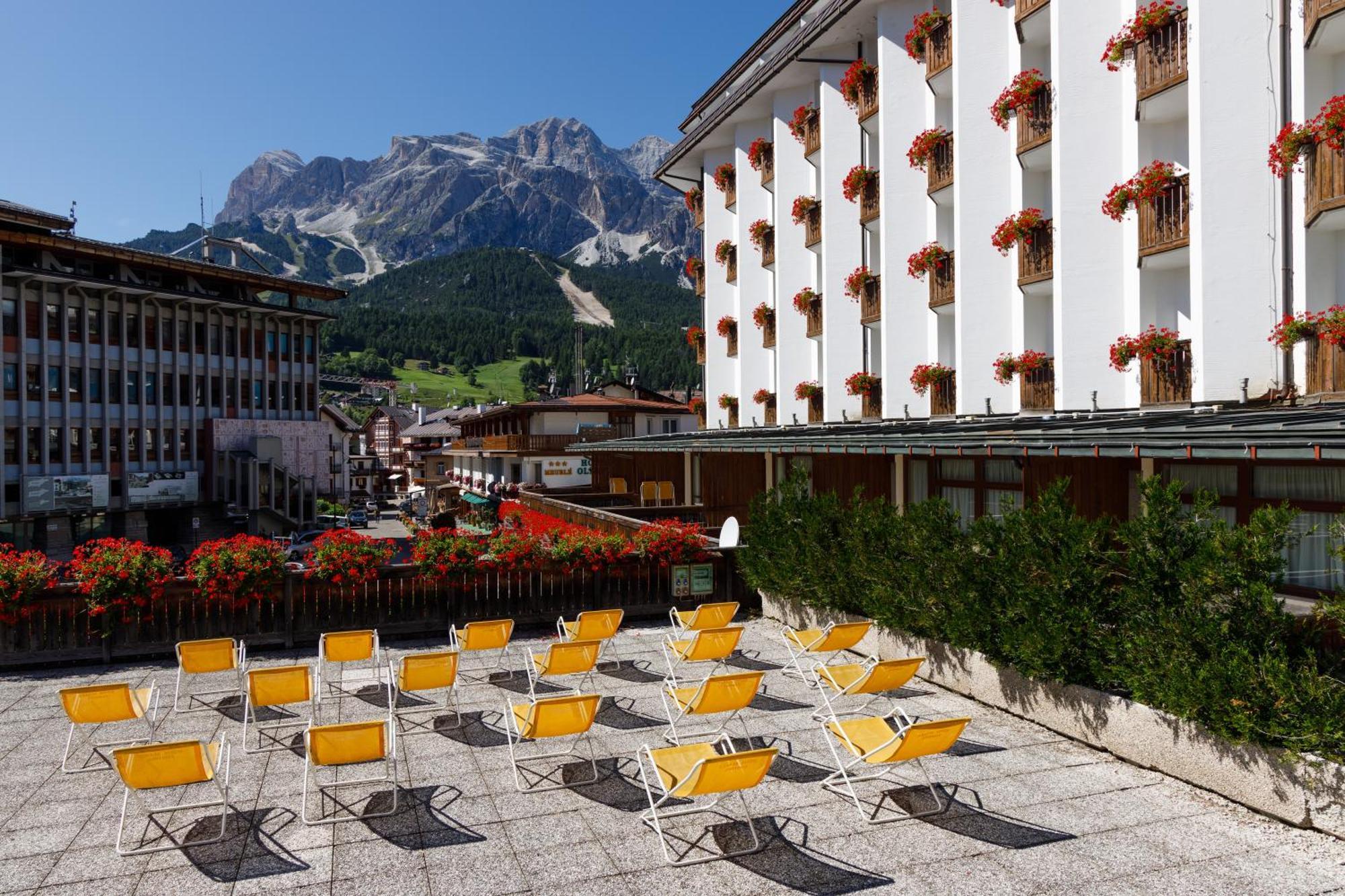 Hotel Alaska Cortina Cortina dʼAmpezzo Dış mekan fotoğraf