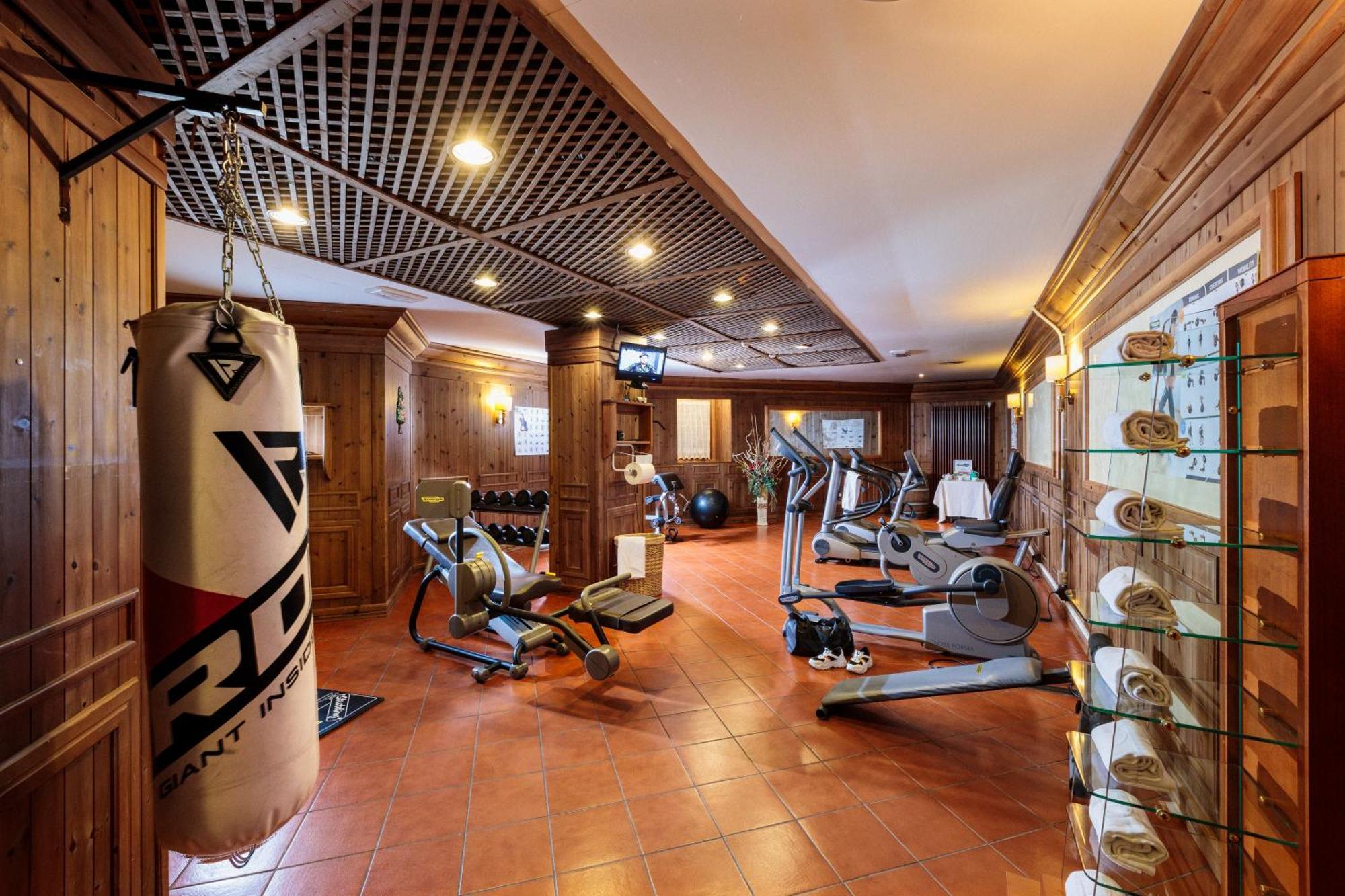 Hotel Alaska Cortina Cortina dʼAmpezzo Dış mekan fotoğraf