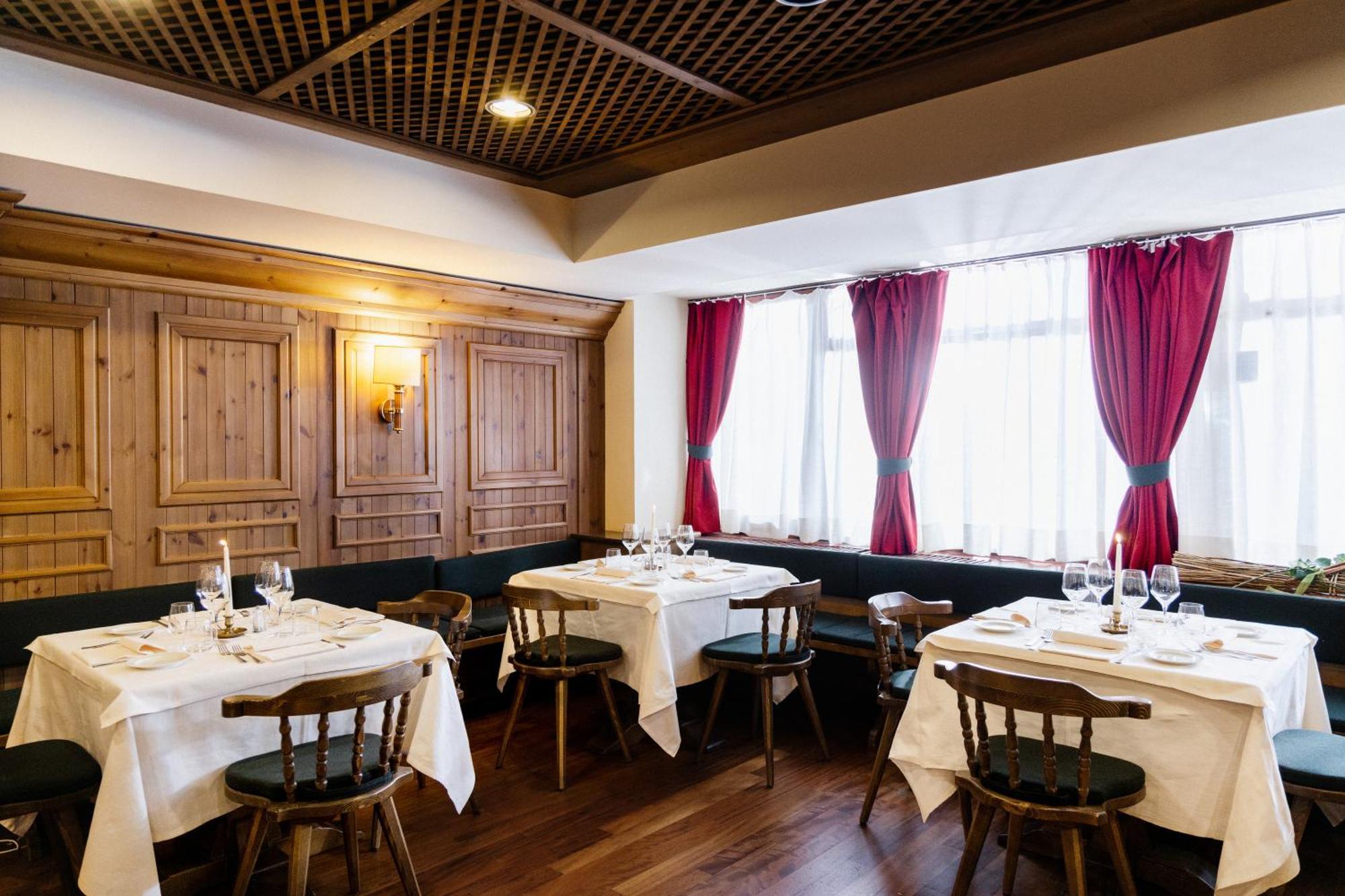 Hotel Alaska Cortina Cortina dʼAmpezzo Dış mekan fotoğraf