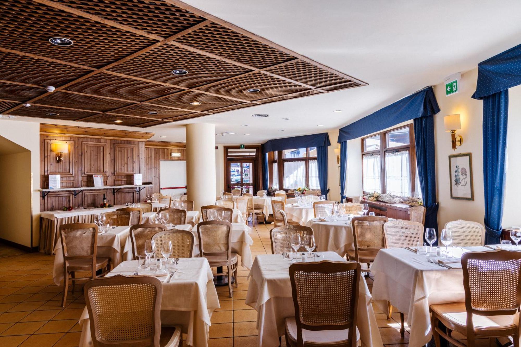 Hotel Alaska Cortina Cortina dʼAmpezzo Dış mekan fotoğraf