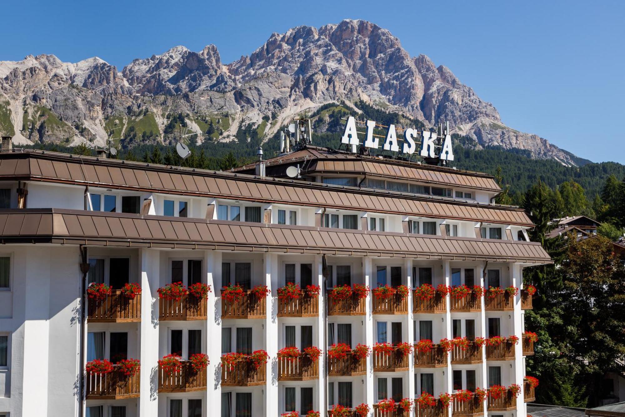 Hotel Alaska Cortina Cortina dʼAmpezzo Dış mekan fotoğraf