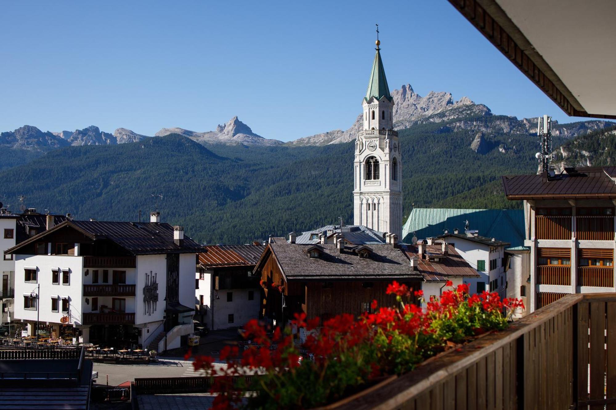 Hotel Alaska Cortina Cortina dʼAmpezzo Dış mekan fotoğraf