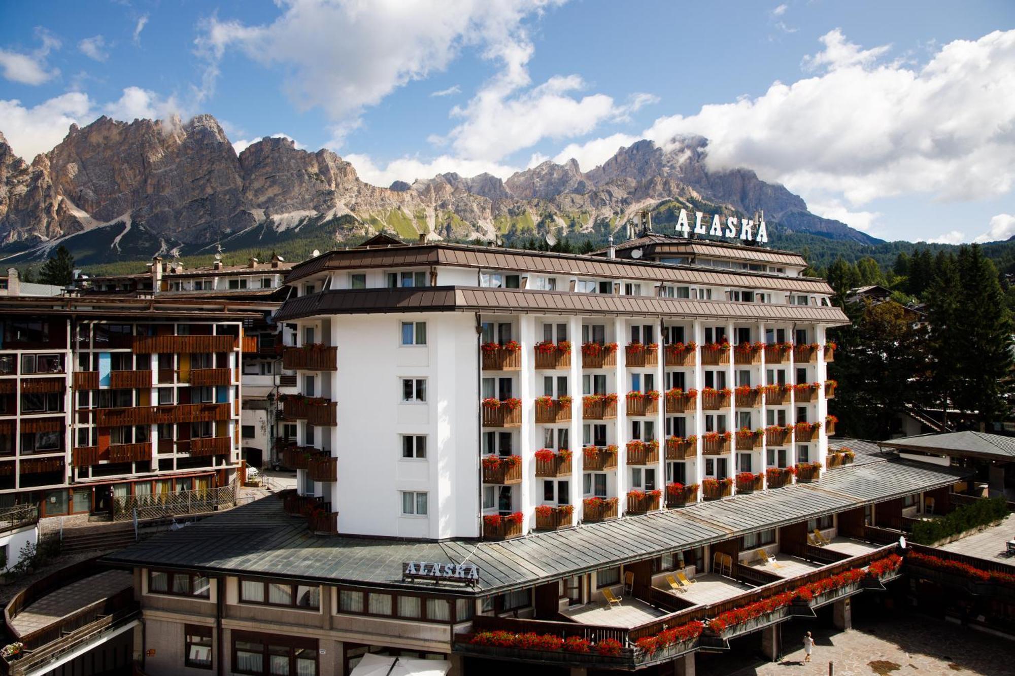 Hotel Alaska Cortina Cortina dʼAmpezzo Dış mekan fotoğraf