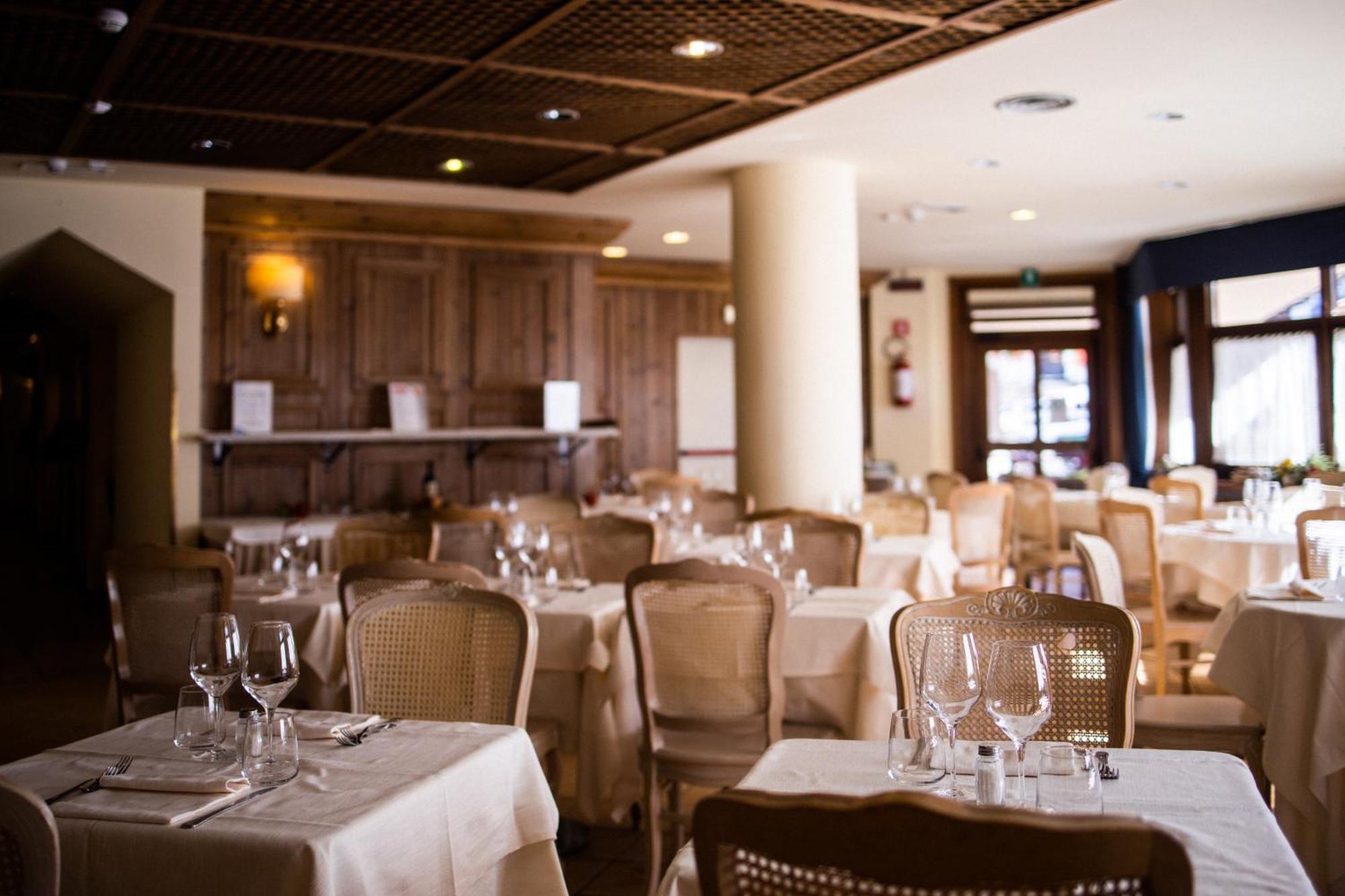 Hotel Alaska Cortina Cortina dʼAmpezzo Dış mekan fotoğraf
