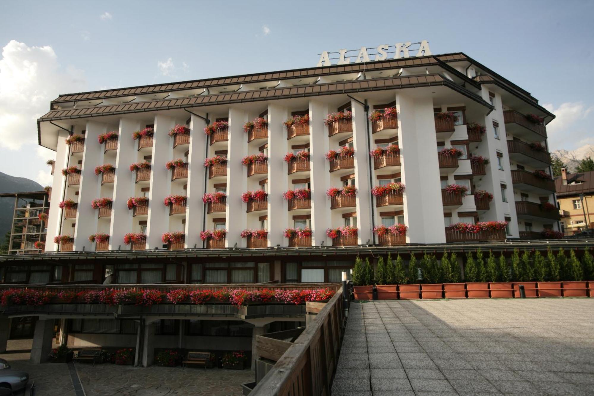 Hotel Alaska Cortina Cortina dʼAmpezzo Dış mekan fotoğraf