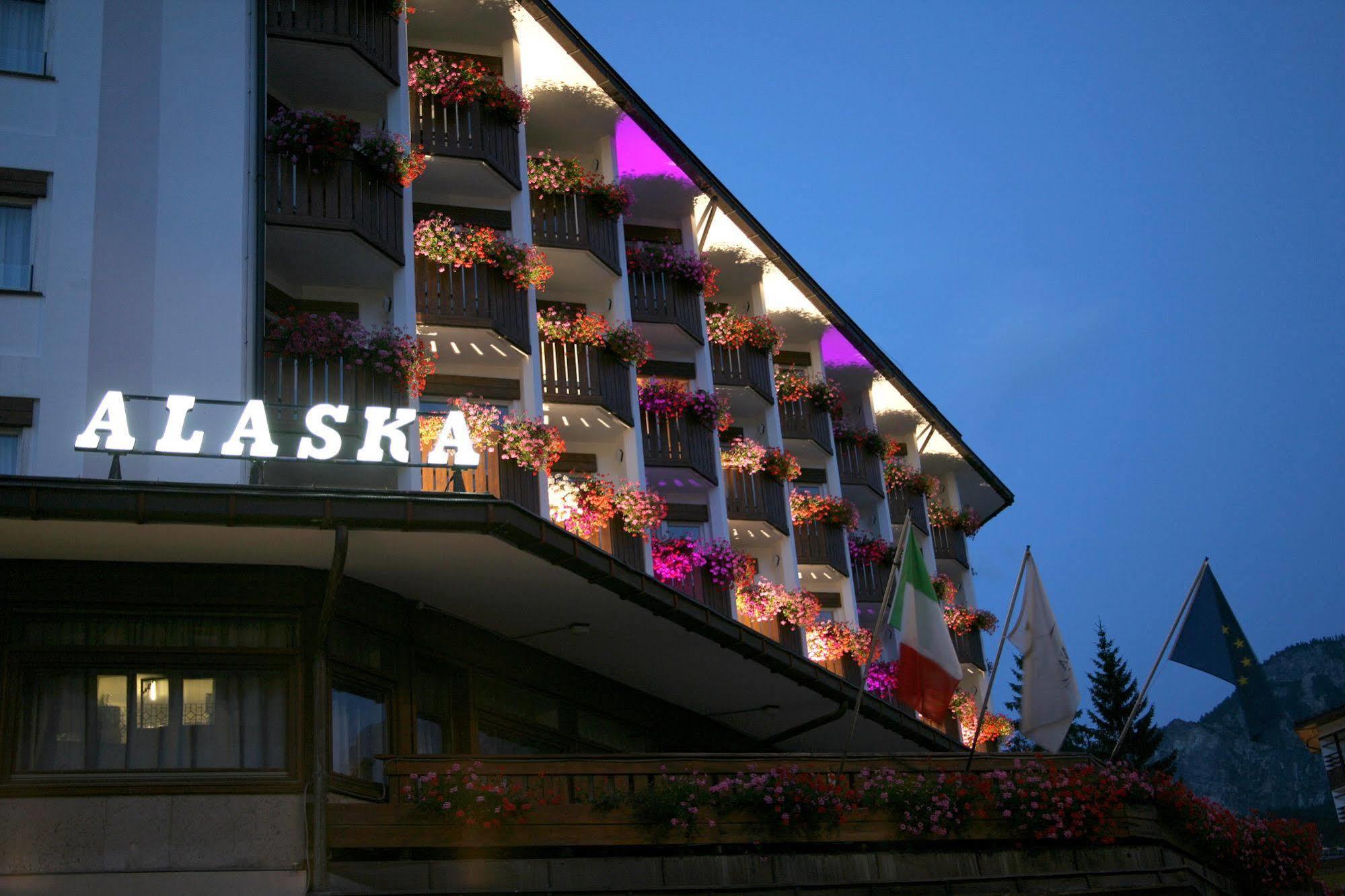 Hotel Alaska Cortina Cortina dʼAmpezzo Dış mekan fotoğraf